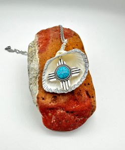 Western Charm Clam Shell Necklace